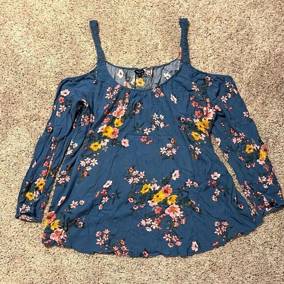 Torrid Blue Crinkle Gauze Lace Trim Cold Shoulder Top Size 4X - Picture 2 of 11